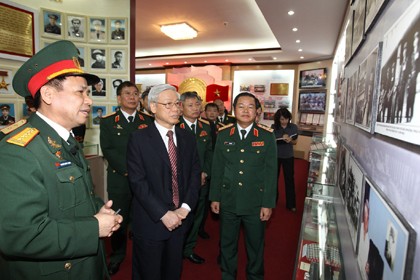 Party leader visits General Department of Military Intelligence  - ảnh 1